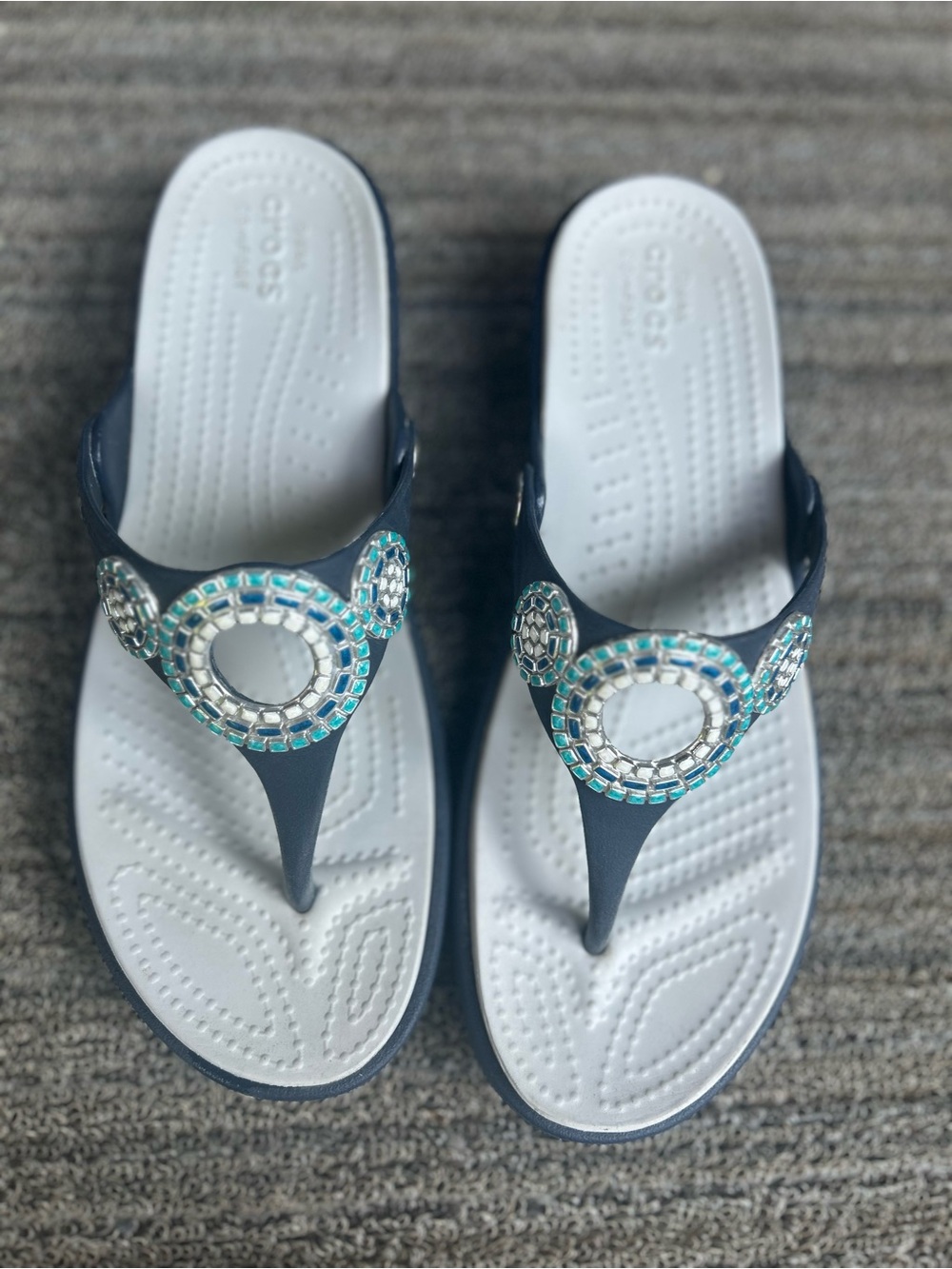 CROCS Navy Thong Sandals with Turquoise Mosaic Embellishments w8